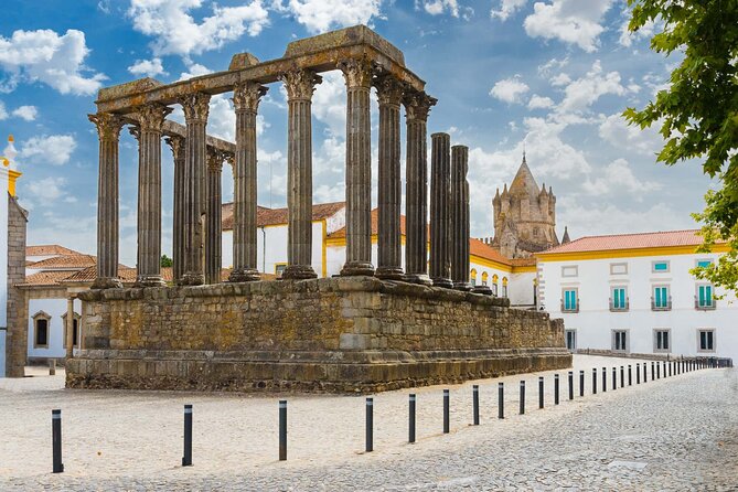 Évora: Private walking tour with tickets to main monuments - Se Catedral de Evora: Gothic Grandeur Plus Real Viewpoints
