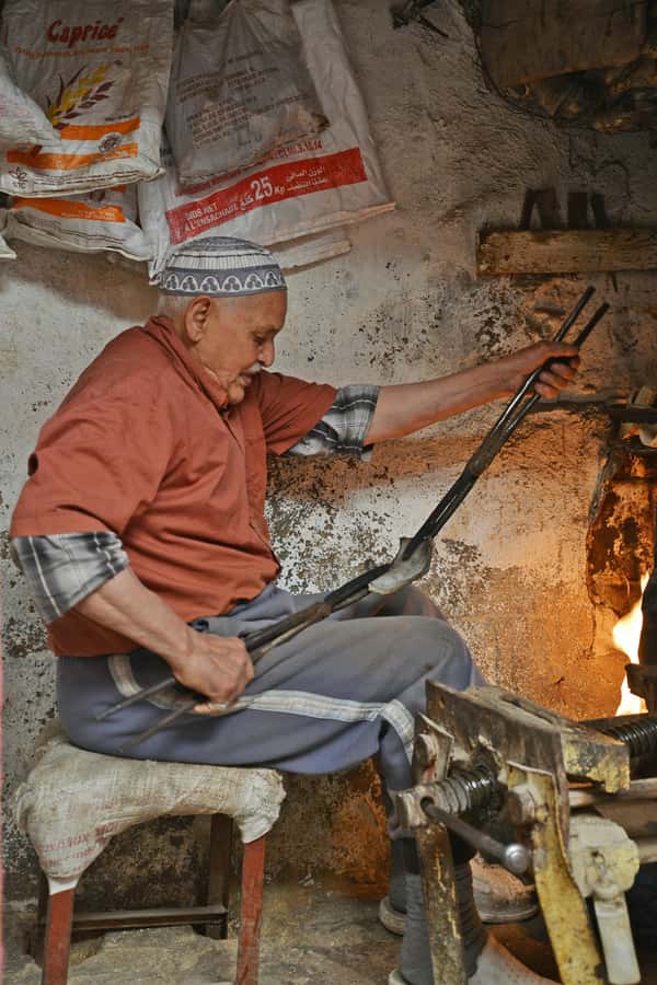 Explore Fes: Unforgettable Guided Walking Tour of the Medina - Tea break, street food, and how to plan your midday
