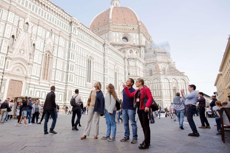 Florence: 2.5 hour Audio Guided Walking Tour led by Host - Via dei Calzaiuoli and Piazza della Repubblica: Where Florence Feels Like a City