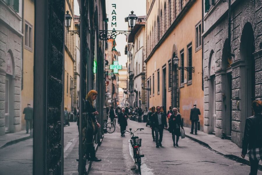Florence: 2.5 hour Audio Guided Walking Tour led by Host - Pitti Palace and Ponte Vecchio: Big Architecture, Real Vibes