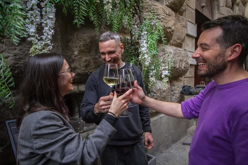Florence: City Highlights Walking Tour + Wine Windows Option - Starting in Piazza della Repubblica: the easiest way to find your group