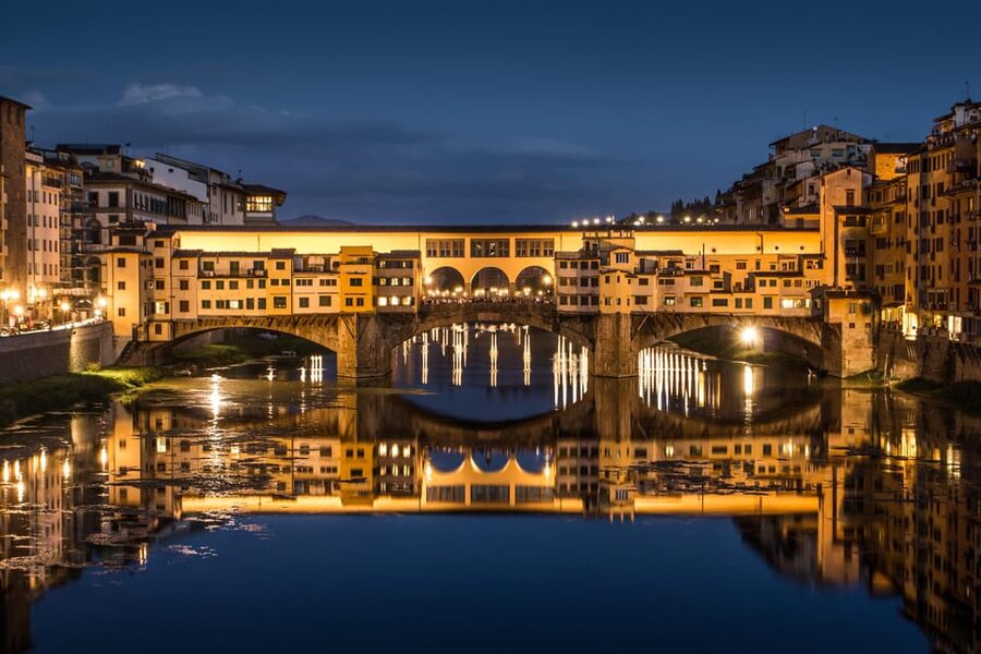 Florence: Dark Secrets & Scandals Evening Walking Tour - Why Florence’s Dark Side Sounds Better After Sunset