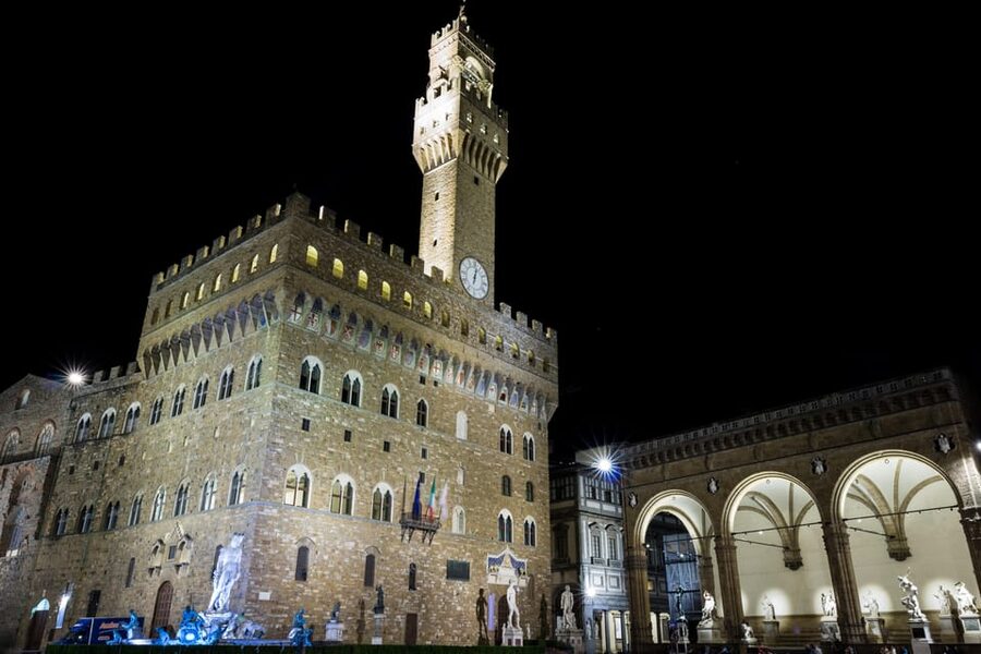 Florence: Dark Secrets & Scandals Evening Walking Tour - The Finish at Ponte Santa Trinita: Big Views, Softer Stories