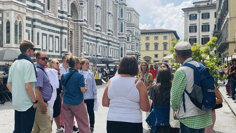 Florence Duomo Square Guided Walking Tour with Entry Tickets - Finding your guide at Lindt: easy once you know the trick