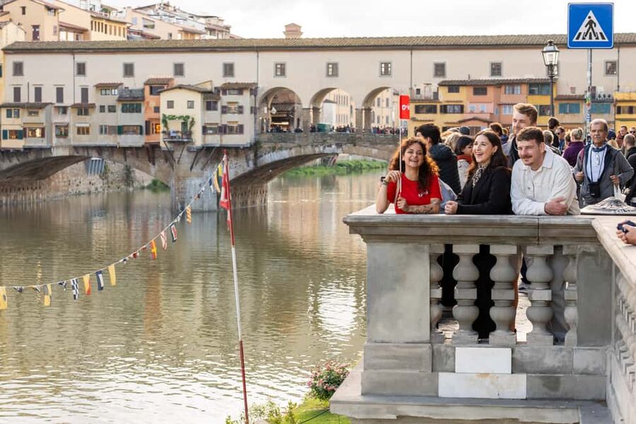 Florence: Food Walking Tour with Local Steak and Tuscan Wine - Ponte Vecchio and the shift into Oltrarno