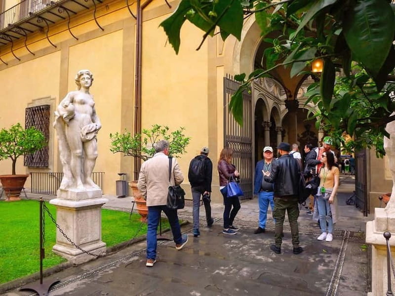 Florence: Medici Family Guided Walking Tour - San Lorenzo and the Medici Church-Rebuild Story