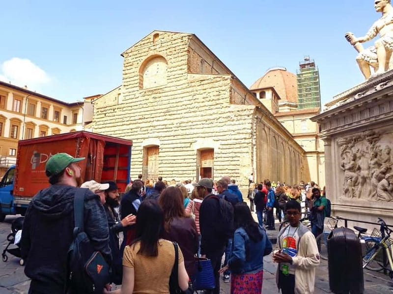 Florence: Medici Family Guided Walking Tour - Ponte Vecchio Crossing to Oltrarno: The View With a Point