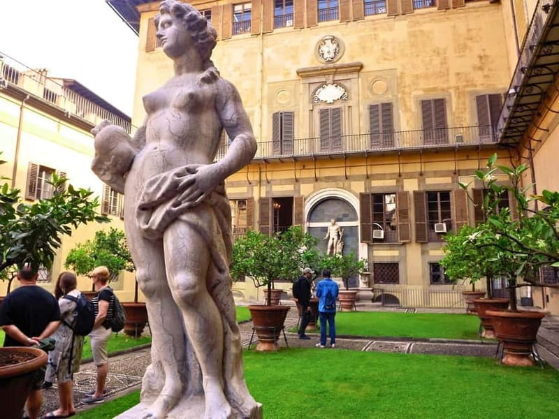 Florence: Medici Family Guided Walking Tour - Palazzo Pitti: The Last Medici Residence and the Big Statement