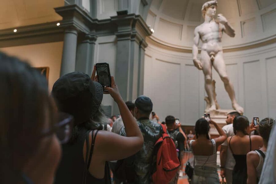 Florence: Walking Tour with David, Duomo & Uffizi Gallery - Piazza della Signoria to Ponte Vecchio: Florence’s Power Places