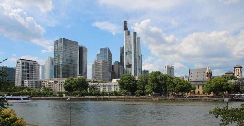 Frankfurt: Private or Shared Walking Tour - Starting at Justitia-Brunnen on Römerberg: the easiest way to get your bearings