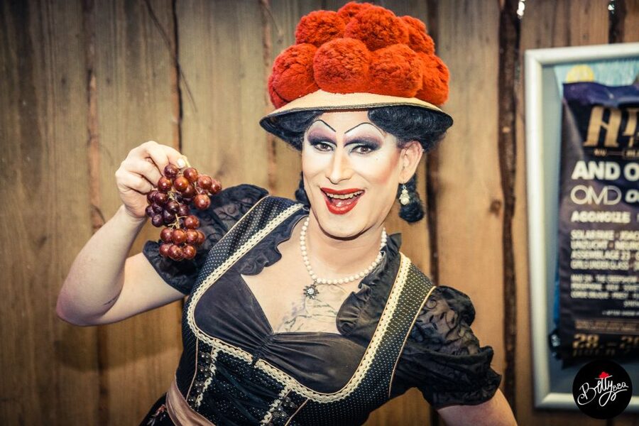Freiburg: City Walking Tour with Drag Queen Betty BBQ - Finding the tour spot on Franziskanerstraße