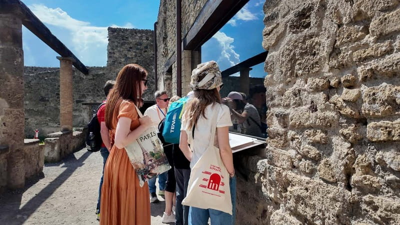 From Naples: Guided tour of Pompeii skip-the-line and round-trip train - Getting back to Naples: the return train and the navigation part