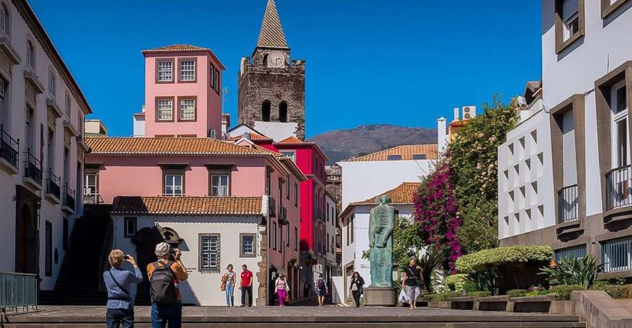 Funchal: Old Town Walking Tour - Meeting at Colégio dos Jesuítas: getting oriented fast