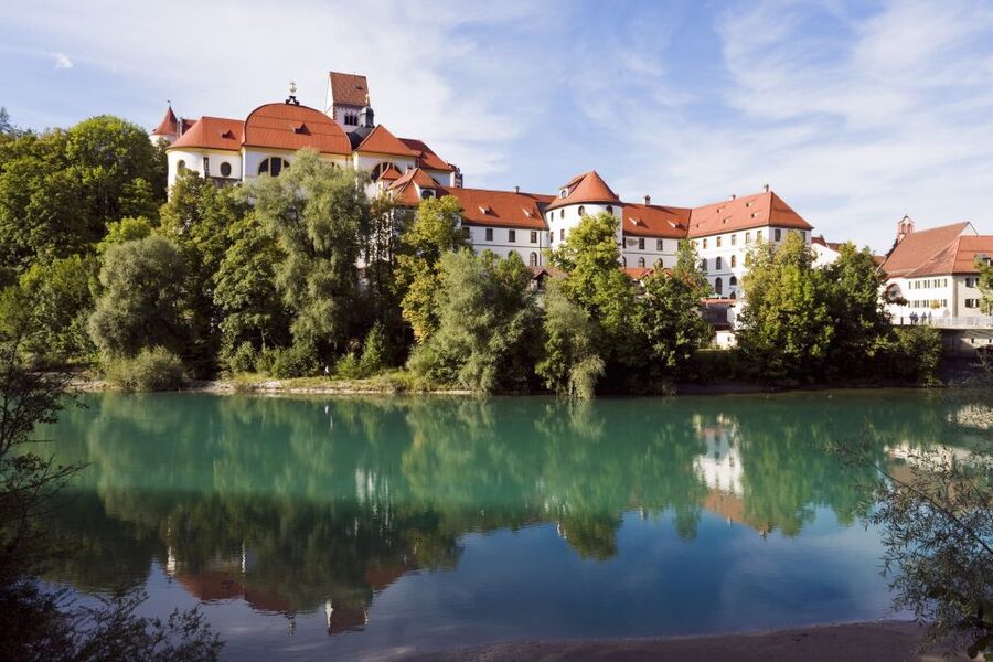 Füssen: Old Town Guided Walking Tour in German - Franciscan Monastery: when the architecture does the talking
