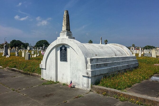 Galveston's Haunted Cemetery Walking Tour - Can you expect actual paranormal moments?