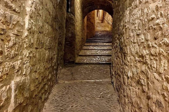 Game Of Thrones Walking Tour in Girona - Carrer Ferran el Catolic: Arabian Baths Built into a Convent Story