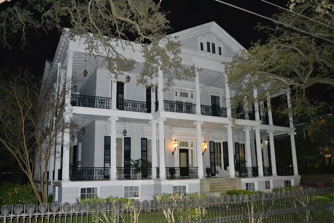 Garden District and Gates of Lafayette Cemetery Walking Tour - Stop 1: Garden District Streets, Live Oaks, and the Creole vs American Story