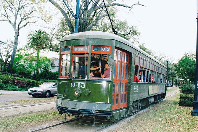Garden District and Gates of Lafayette Cemetery Walking Tour - Celebrity Homes and Film Spots (Without Needing to Be a Fan)