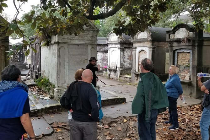 Garden District Home and History Walking Tour - Where you meet and how the walk ends near Commanders Palace