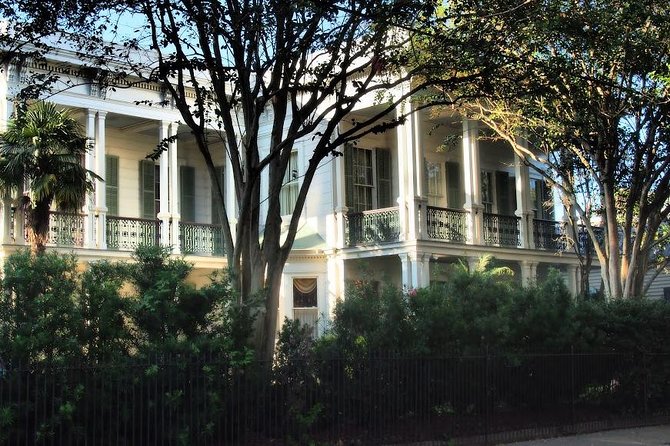 Garden District Home and History Walking Tour - Guide energy: why humor and Q&A matter here