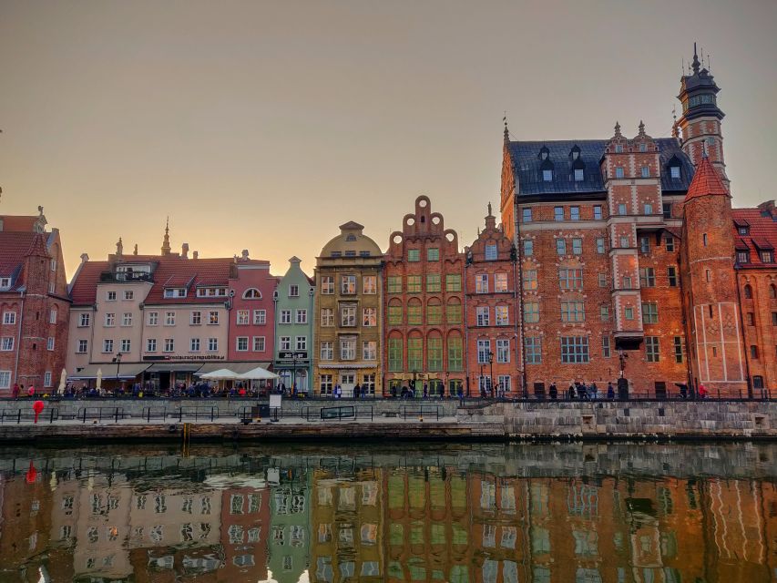 Gdańsk City Sights & History Guided Walking Tour in English - Finding Your Start Point: Golden Gate and the Kings’ Route
