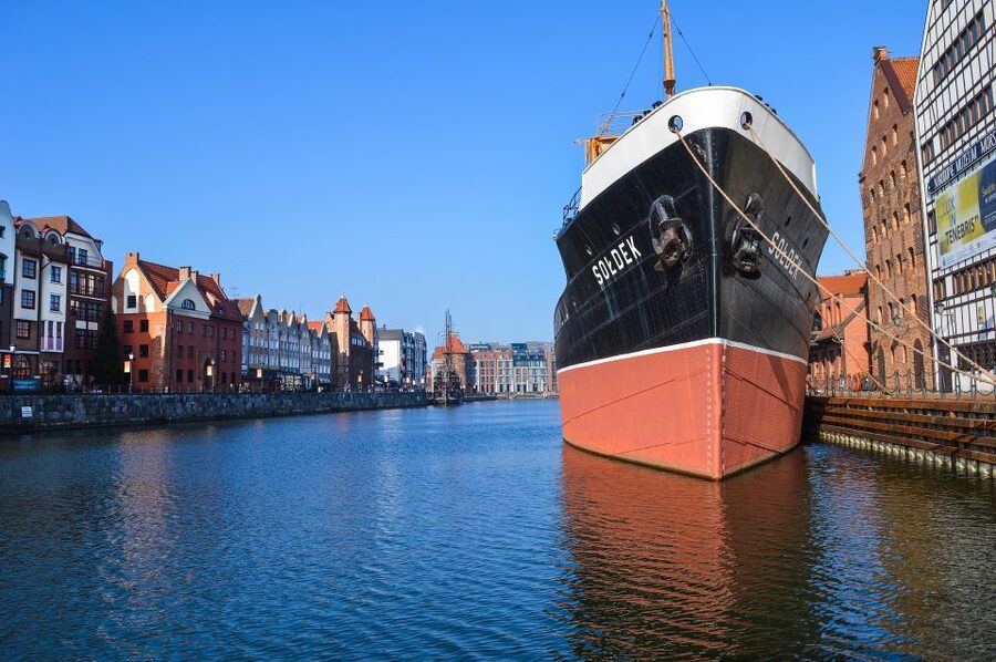 Gdańsk: Old Town Private Walking Tour with Legends and Facts - St Mary’s Basilica and Artus Court: brick buildings with real personality