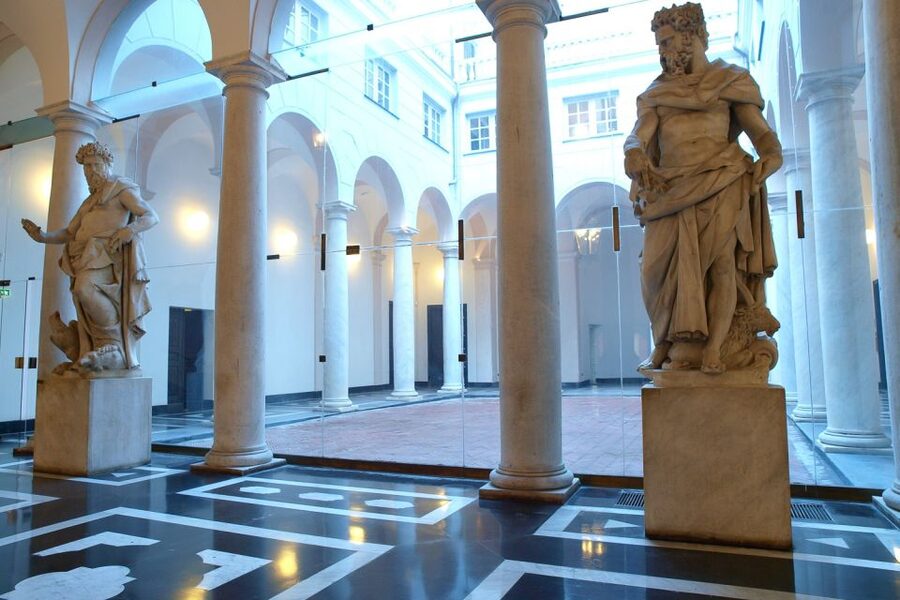 Genoa: 2-Hour Guided Walking Tour of the Historical Center - Where you meet on Via Garibaldi and how the route flows