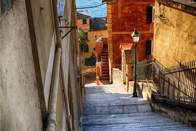Genoa Walking Tour: Explore Top Sights & Hidden Gems - Piazza De Ferrari and Palazzo Ducale: Genoa’s Public Power