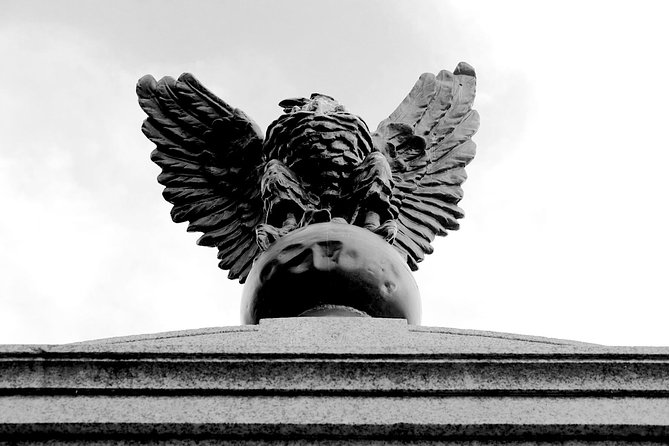 Genteel and Bard's Savannah Dark History and Ghost Encounter Walking Tour - Chippewa Square: Who Was Hidden Among the Popular Inns?