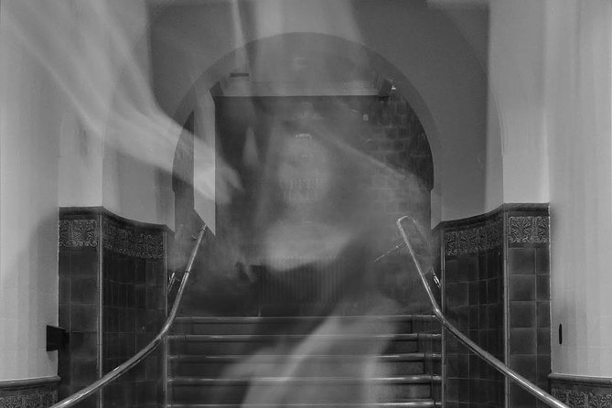 Ghastly Ghost Walking Tour in London - Slip between skyscrapers and side streets: the night-walk rhythm
