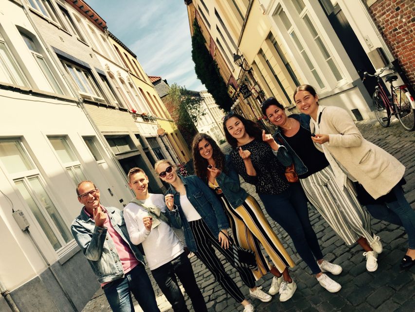 Ghent: Belgian Chocolate Walking Tour with Tastings - Nine-plus tastings in real shops, not a “sample and rush” setup