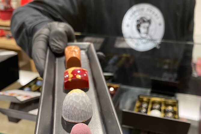 Ghent: Famous Belgian Chocolate Walking Tour with Tastings - The popular Belgium chocolate shop stop: what you learn between bites