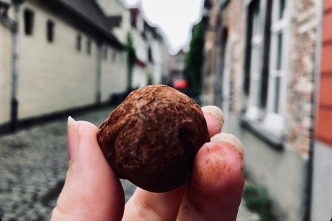Ghent: Famous Belgian Chocolate Walking Tour with Tastings - Van Hoorebeke passion fruit: a fruit-filled chocolate moment
