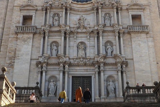 Girona History, Legends, and Food Walking Tour with food tasting - Pont de Pedra: river views and an old bridge worth your time