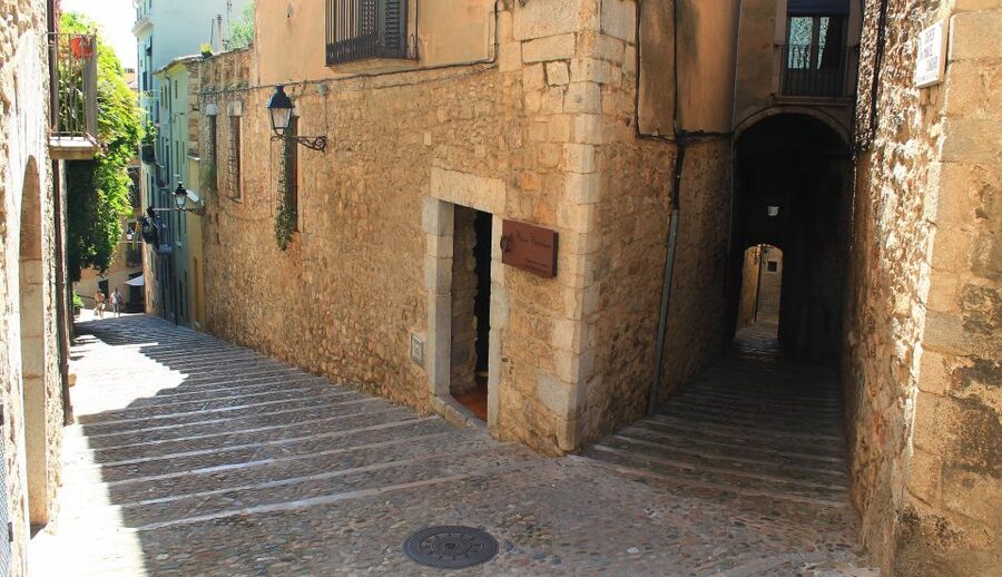 Girona: Small Group Walking Tour - Meeting by the River Caffe: two start options and a simple game plan
