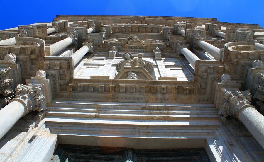 Girona: Small Group Walking Tour - Walking the old walls and spotting Girona’s best high views