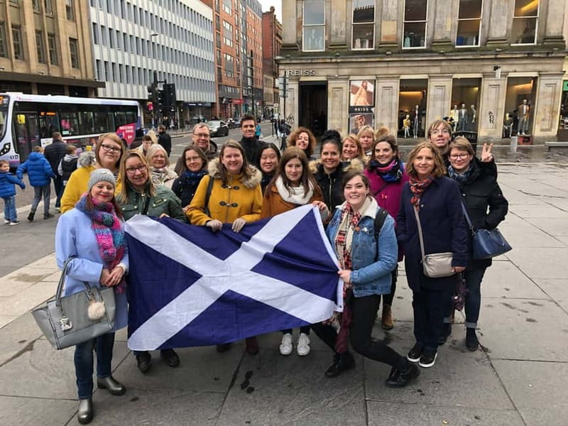 Glasgow: City Center Guided Walking Tour - Getting oriented fast in George Square