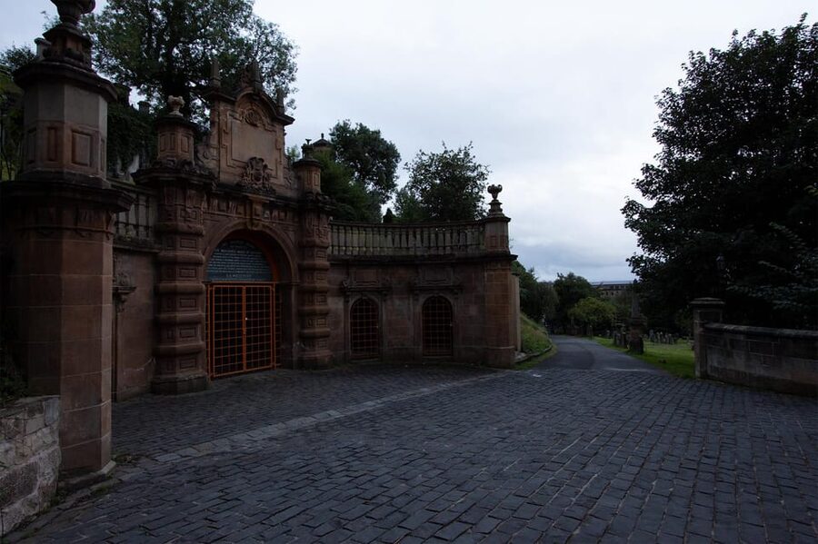 Glasgow: Ghouls, Ghosts & Gruesome Tales Guided Walking Tour - Tron Theatre, Tolbooth Steeple, and Merchant City: the city tells jokes back