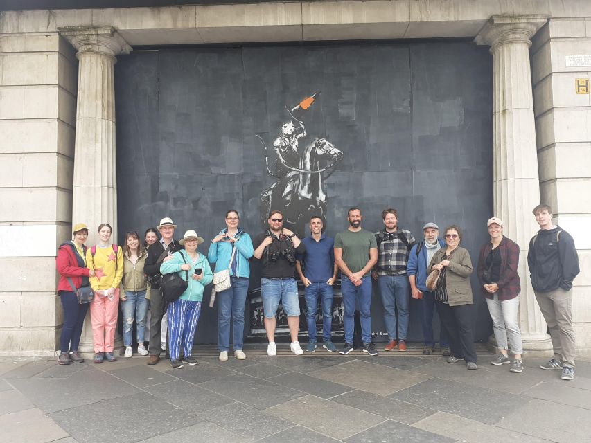 Glasgow: Street Art Guided Walking Tour - Starting at Mitchell Street and spotting your guide fast