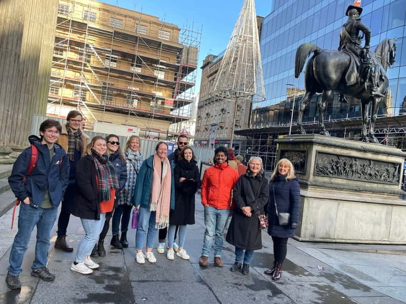 Glasgow: The streets with a Glaswegian guide: Walking Tour - The Architecture-to-Backstreets Switch