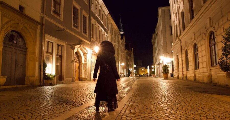 Görlitz: Ghosts and Spooky Historical Night Walking Tour - Arriving at Peterskirche: where the tour earns its mood