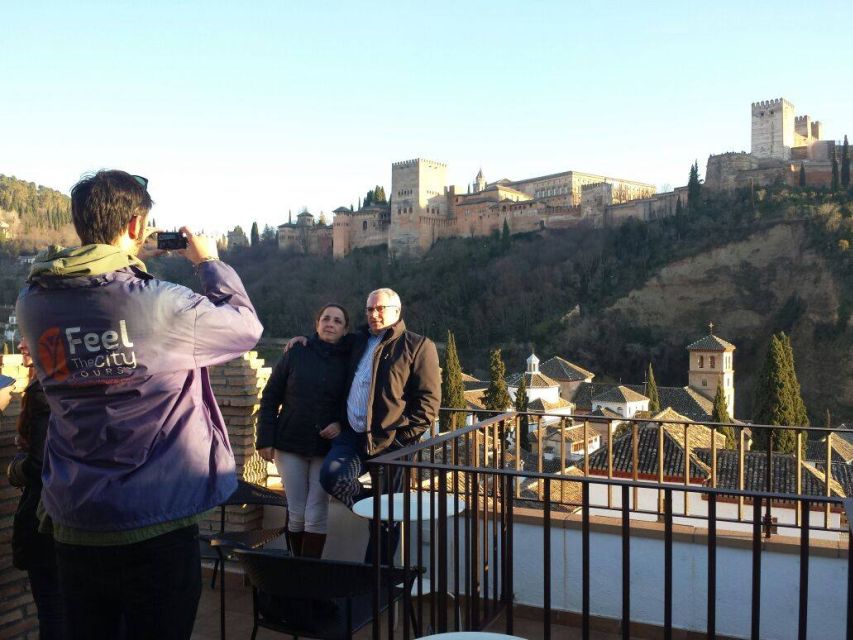 Granada: Albaicín and Sacromonte 2.5-Hour Walking Tour - Key highlights you’ll feel fast