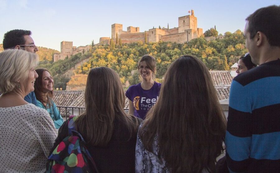 Granada: Albaicín and Sacromonte 2.5-Hour Walking Tour - Why Albaicín and Sacromonte Make Granada Click