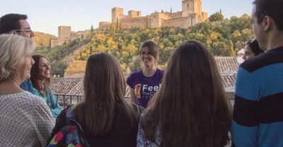 Granada: Albaicín and Sacromonte 2.5-Hour Walking Tour - Plaza Isabel La Católica: your easy starting anchor