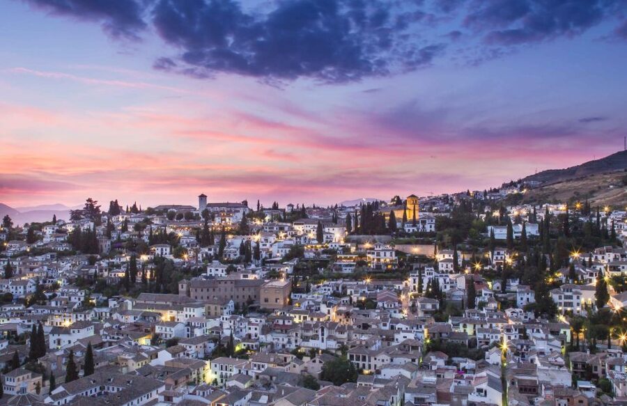Granada: Albaicin and Sacromonte Evening Walking Tour - Starting at Plaza Isabel la Católica: your orientation point