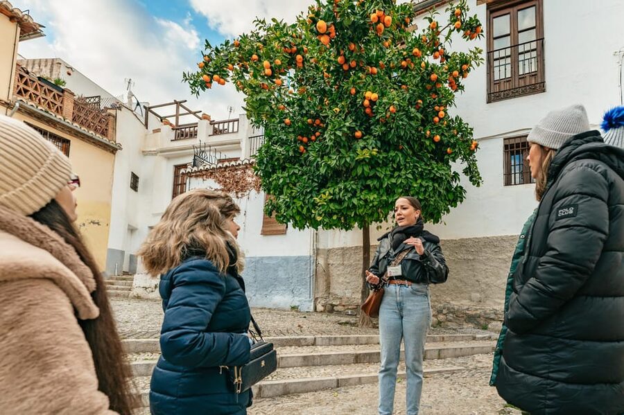Granada: Albaicín and Sacromonte Guided Sunset Walking Tour - The Alhambra viewpoint setup at San Nicolás