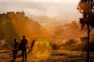 Granada: Albaicín and Sacromonte Guided Sunset Walking Tour - Albaicín’s labyrinth: UNESCO streets that reward slow looking