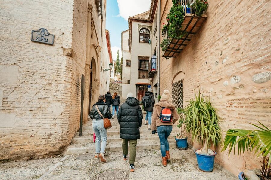 Granada: Albaicín and Sacromonte Guided Sunset Walking Tour - Mezquita Mayor de Granada: tying the story together