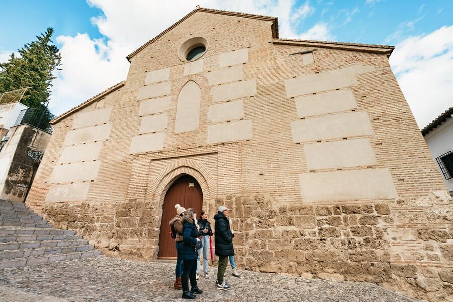 Granada: Albaicín and Sacromonte Guided Sunset Walking Tour - Price and value: why $17 can feel like a bargain
