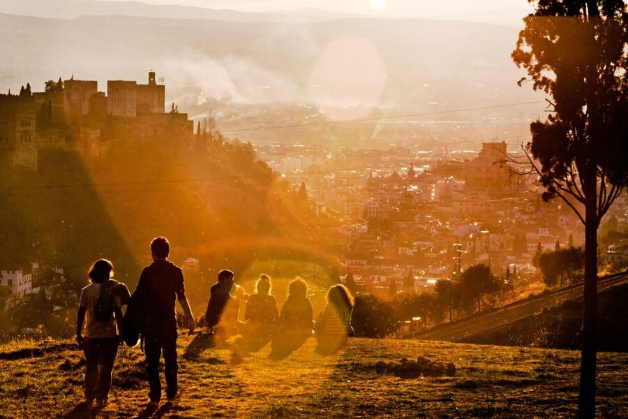 Granada: Albaicín and Sacromonte Guided Sunset Walking Tour - Albaicín’s labyrinth: UNESCO streets that reward slow looking